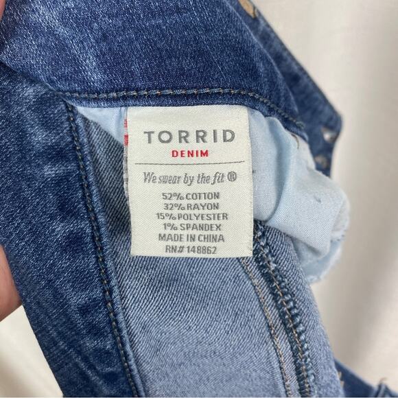 Torrid Medium Wash Raw Hem Jeggings Sz.22R - Picture 15 of 16